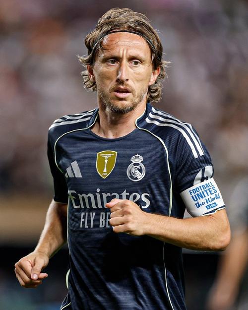 [NBA]格林单打东契奇 后撤步三分命中