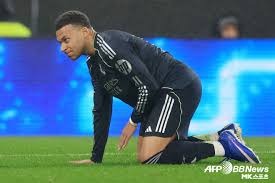 痛苦面具…利物浦36天时间丢3个夺冠机会，萨范